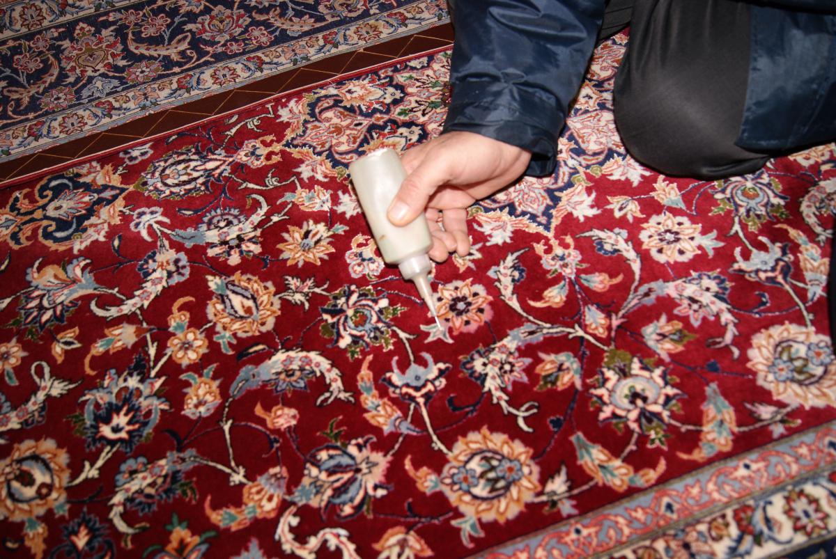 Colour bleeding, one of the most perturbing forms of rug damage and how to avoid it 